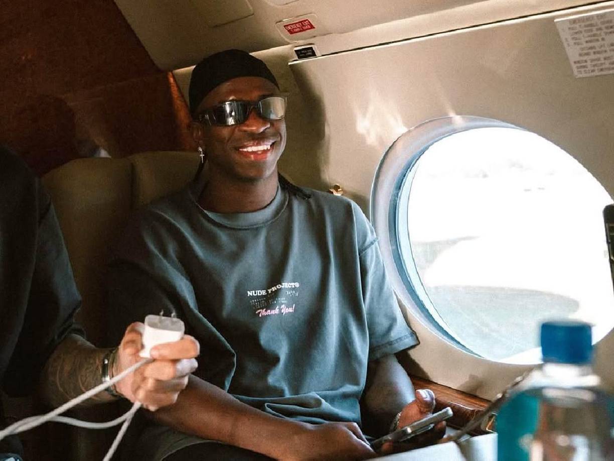 El joven delantero decidió marcharse al país norteamericano para estas fiestas de fin de año y no perdió la oportunidad para asistir a un partido de la NBA.