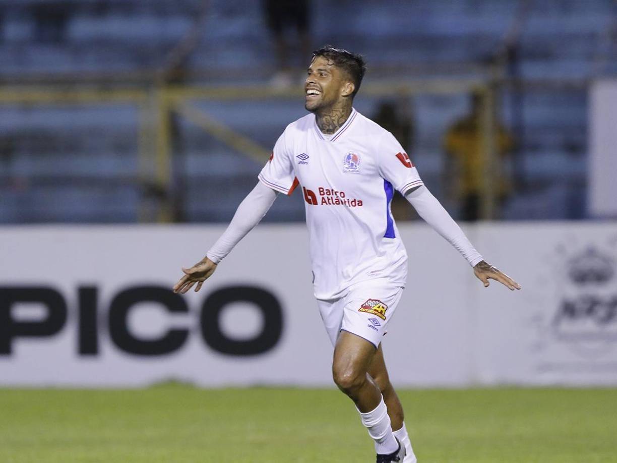 El brasileño Gabriel Araujo fue la figura al marcar a los 80 minutos el gol con el que Olimpia venció 1-0 al Real España.