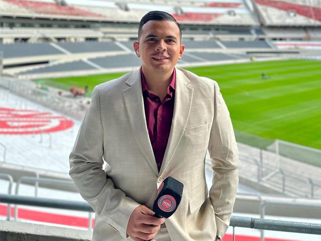 Luego de ello, Rueda fue sacado del aire y sus compañeros mencionaron: “Parece que está en el hotel. Vamos a ver si ya estamos listos”.