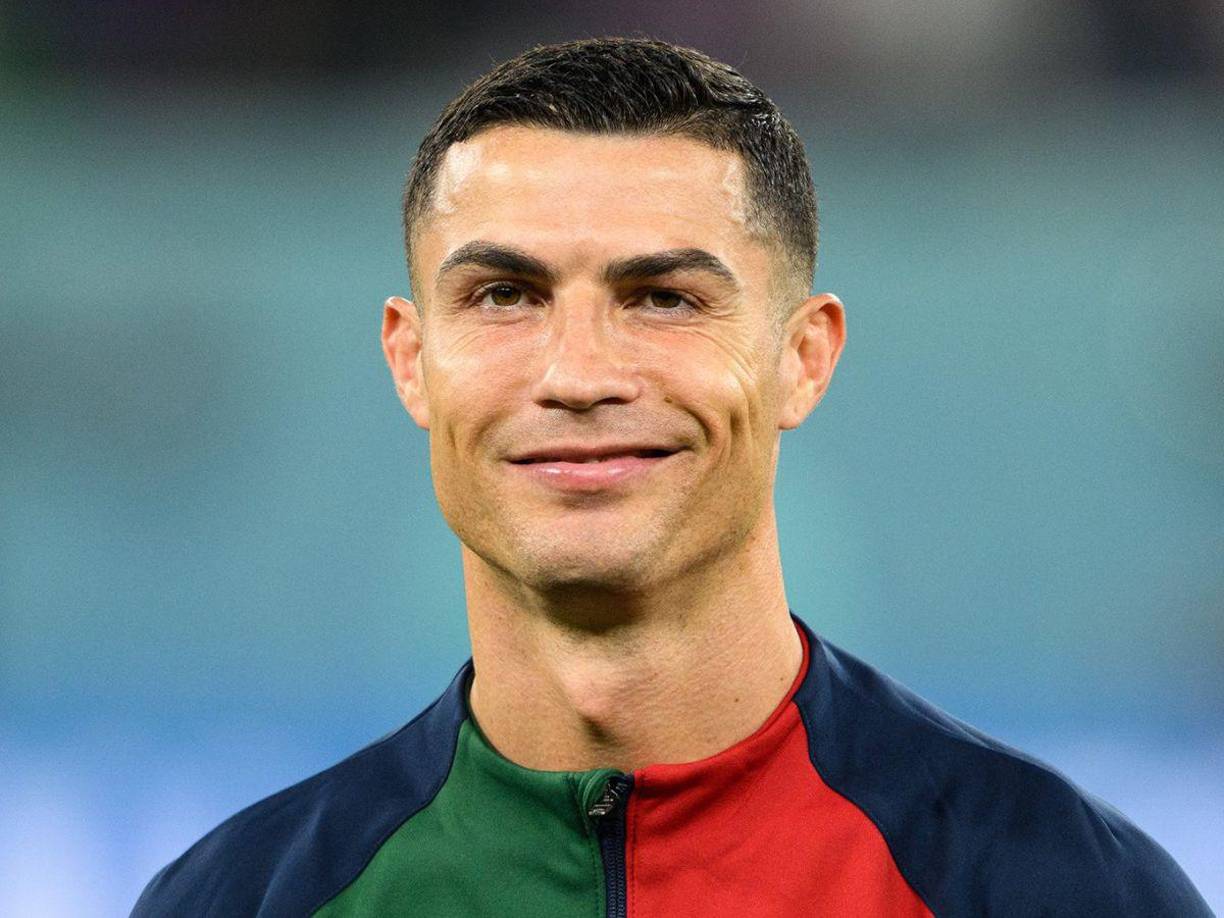 2. Cristiano Ronaldo (@cristiano) La primera persona que aparece en la lista de cuentas de Instagram con más seguidores es la del futbolista cristiano Ronaldo, pues le siguen<b> 554 millones de cuentas</b>.