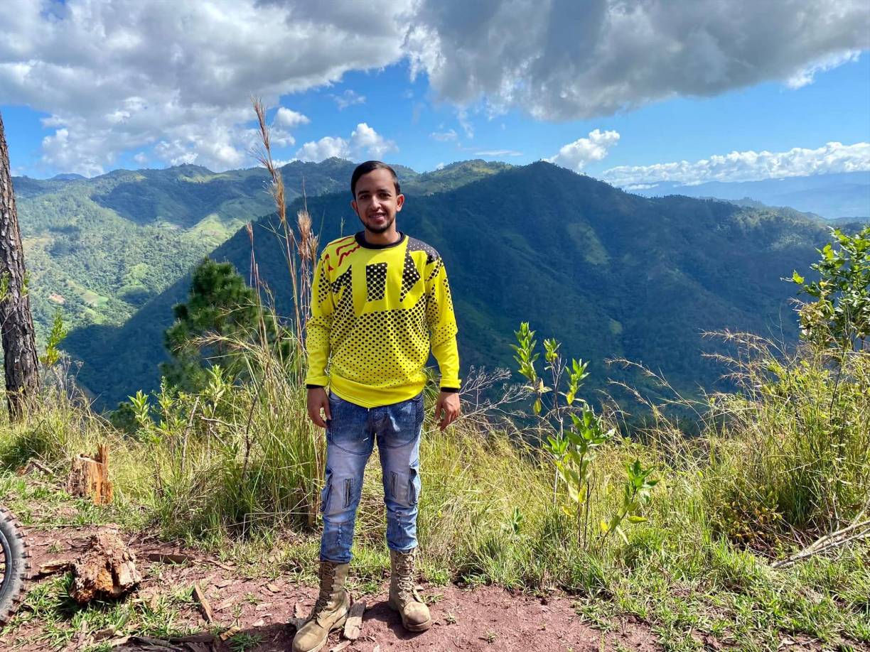 “Gracias por ser el amigo que siempre fuiste, hermano. Descansa en paz. Te amamos”, publicó un allegado en redes. 