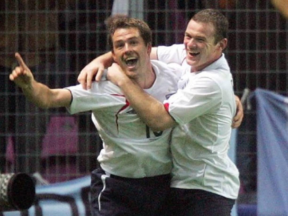 Finalmente Owen (14 de diciembre de 1979) fichó por el Real Madrid, club en el que militó sólo una temporada en la que disputó 36 partidos y metió 13 goles.