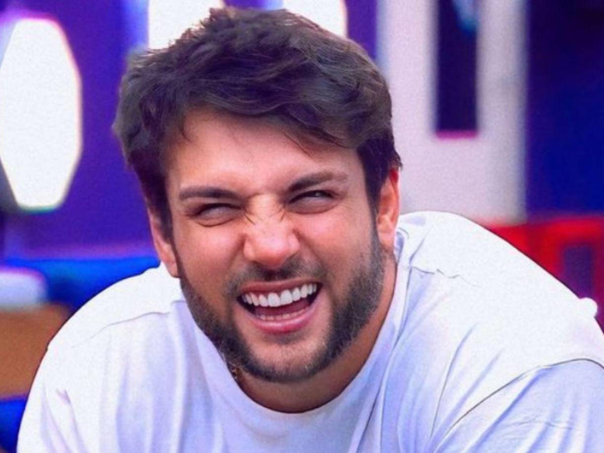 El modelo peruano está cada vez más cerca de ganar el premio millonario del reality mexicano.