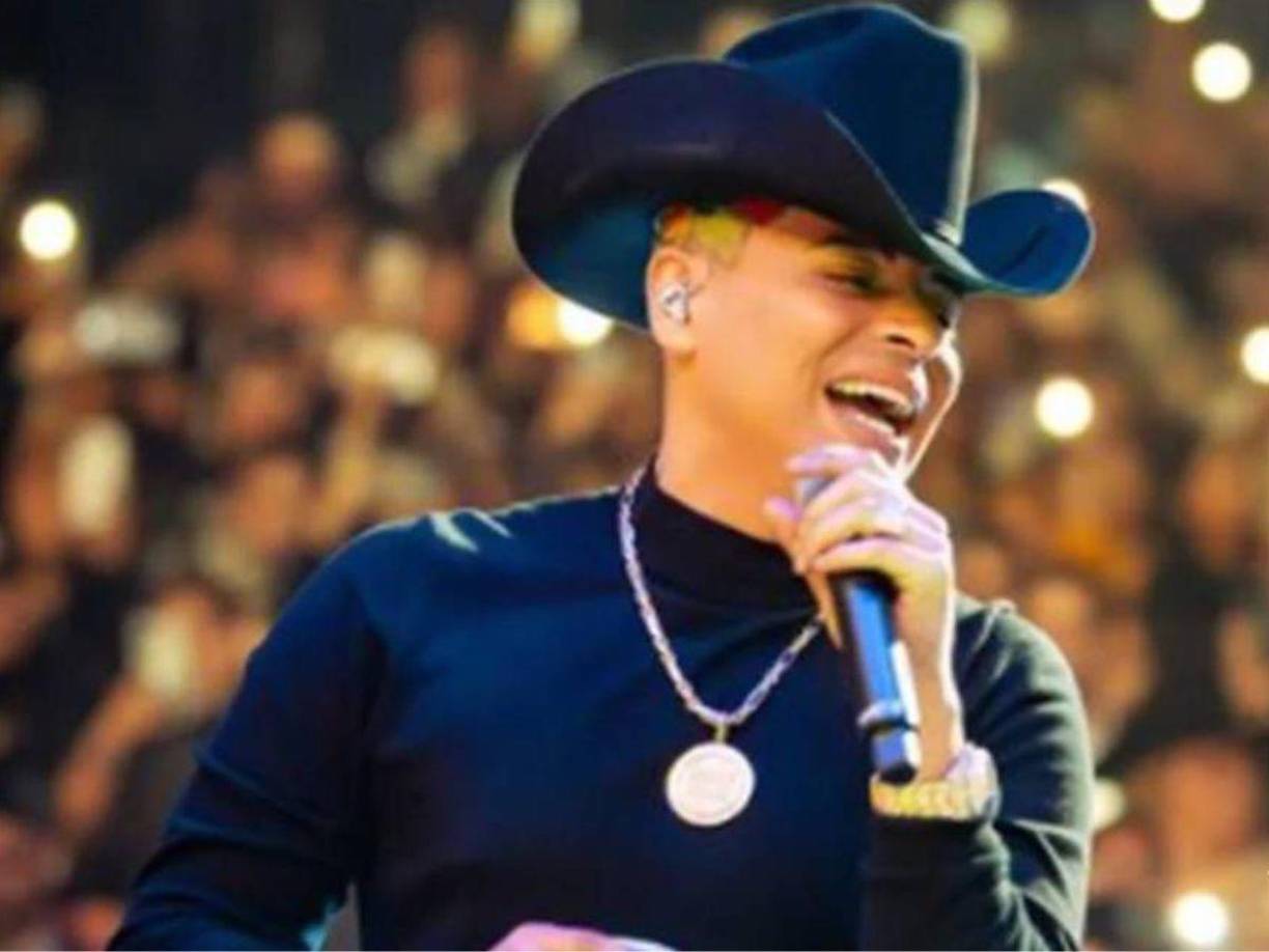 Mientras que unos creen que su retiro es permanente, también se ha rumoreado que el cantante podría abandonar Grupo Firme, esto con la intención de comenzar una carrera como solista, tal y como muchos cantantes del regional mexicano lo han intentado hacer, dejando a un lado las agrupaciones que los llevaron a la fama.