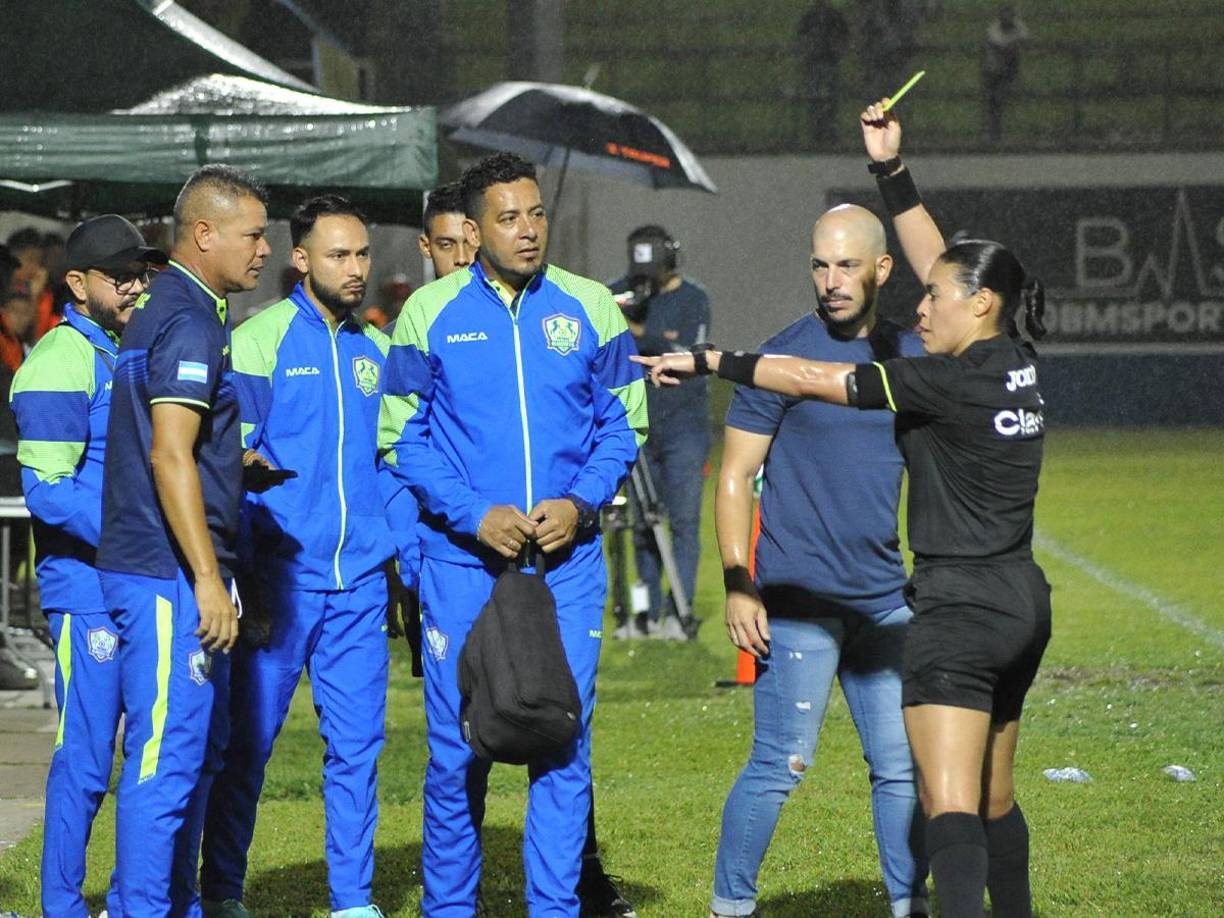 Melissa Pastrana no tuvo un partido nada fácil. 