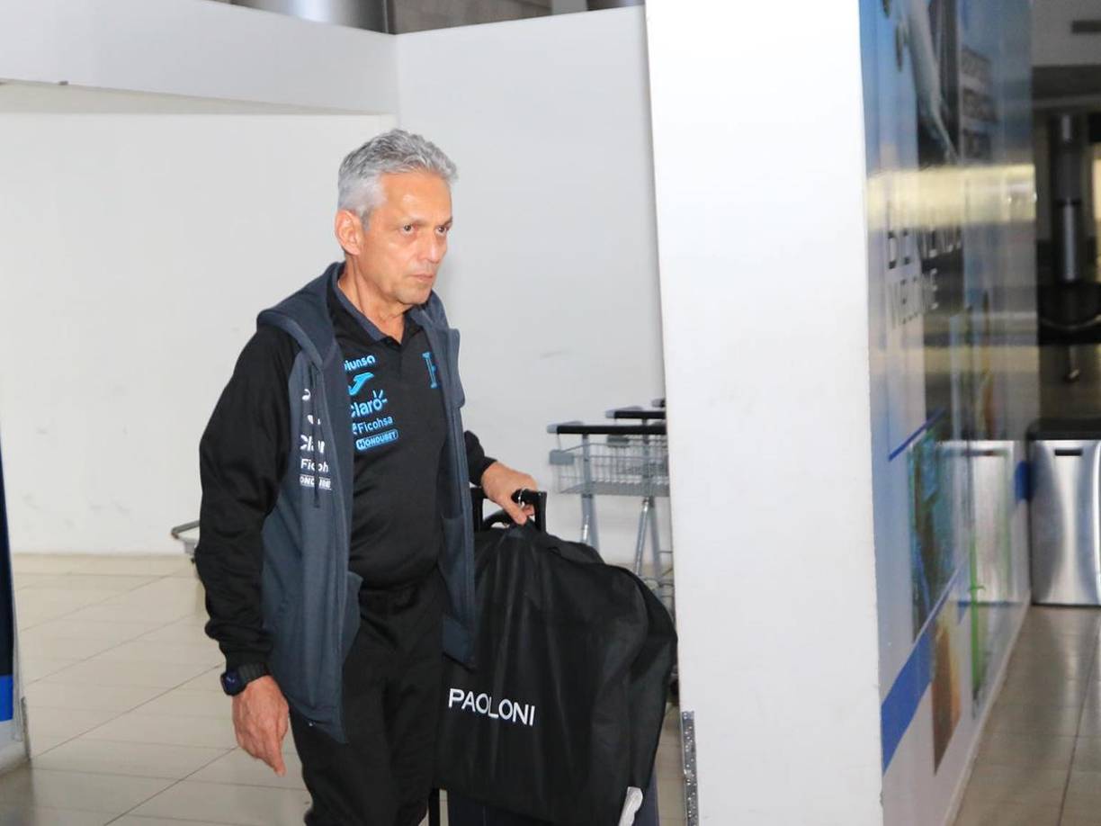 La Bicolor llegó con dos horas de retraso procedente de territorio caribeño, pero pudo llegar sin mayores inconvenientes a suelo hondureño para planificar el siguiente partido.