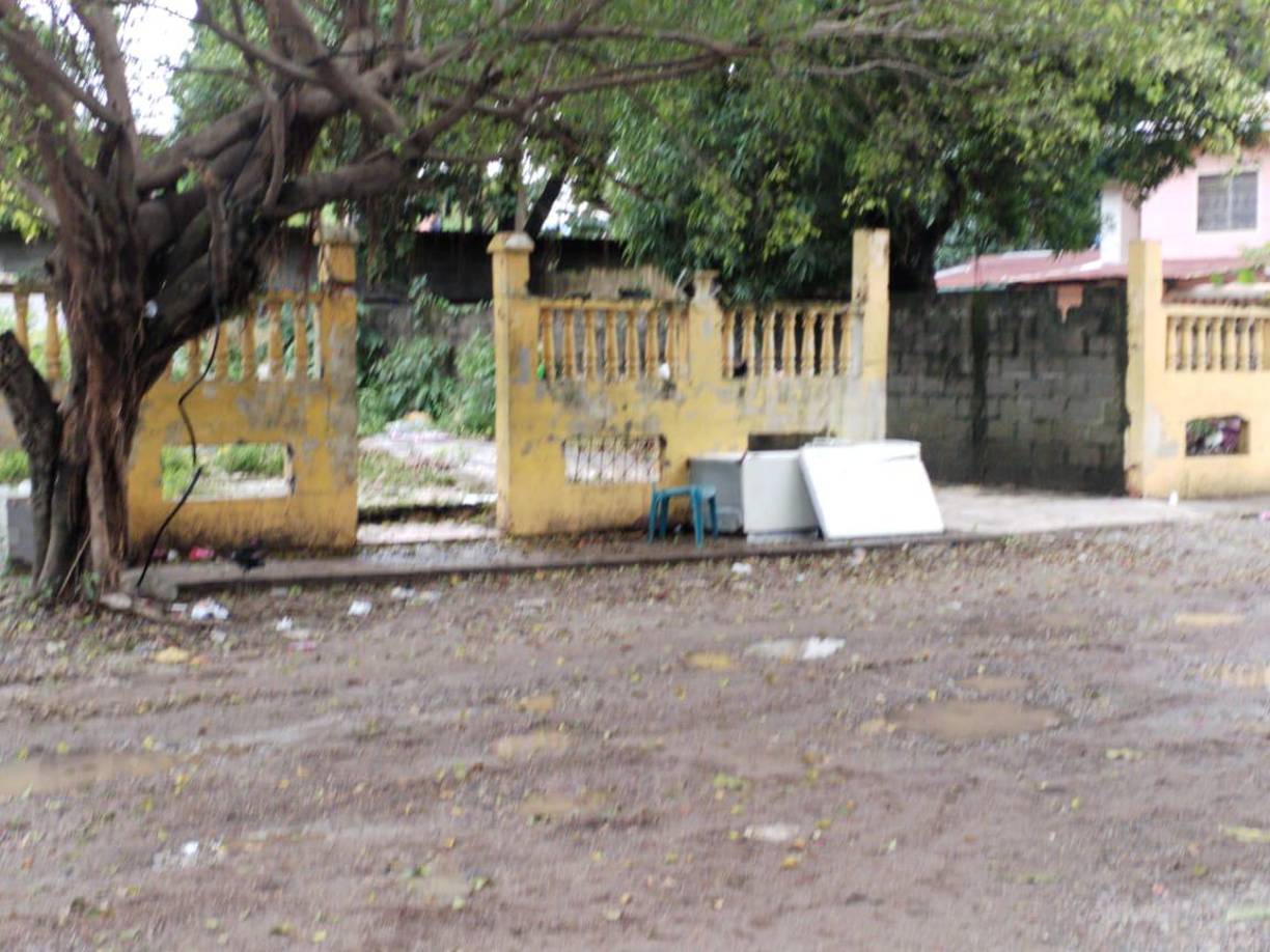 Los habitantes del sector aseguran que no conocen al fallecido y se dieron cuenta que se encontraba en el interior debido al fuerte mal olor. 