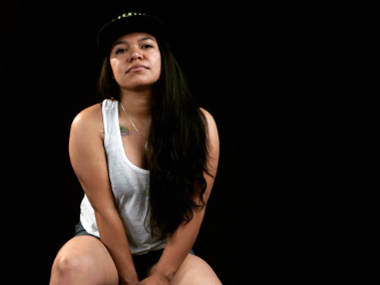 Al sacar el cuerpo su color de piel era más oscuro por el estado de descomposición, el rostro desfigurado, no tenía labios ni orejas y sus tobillos estaban fracturados.