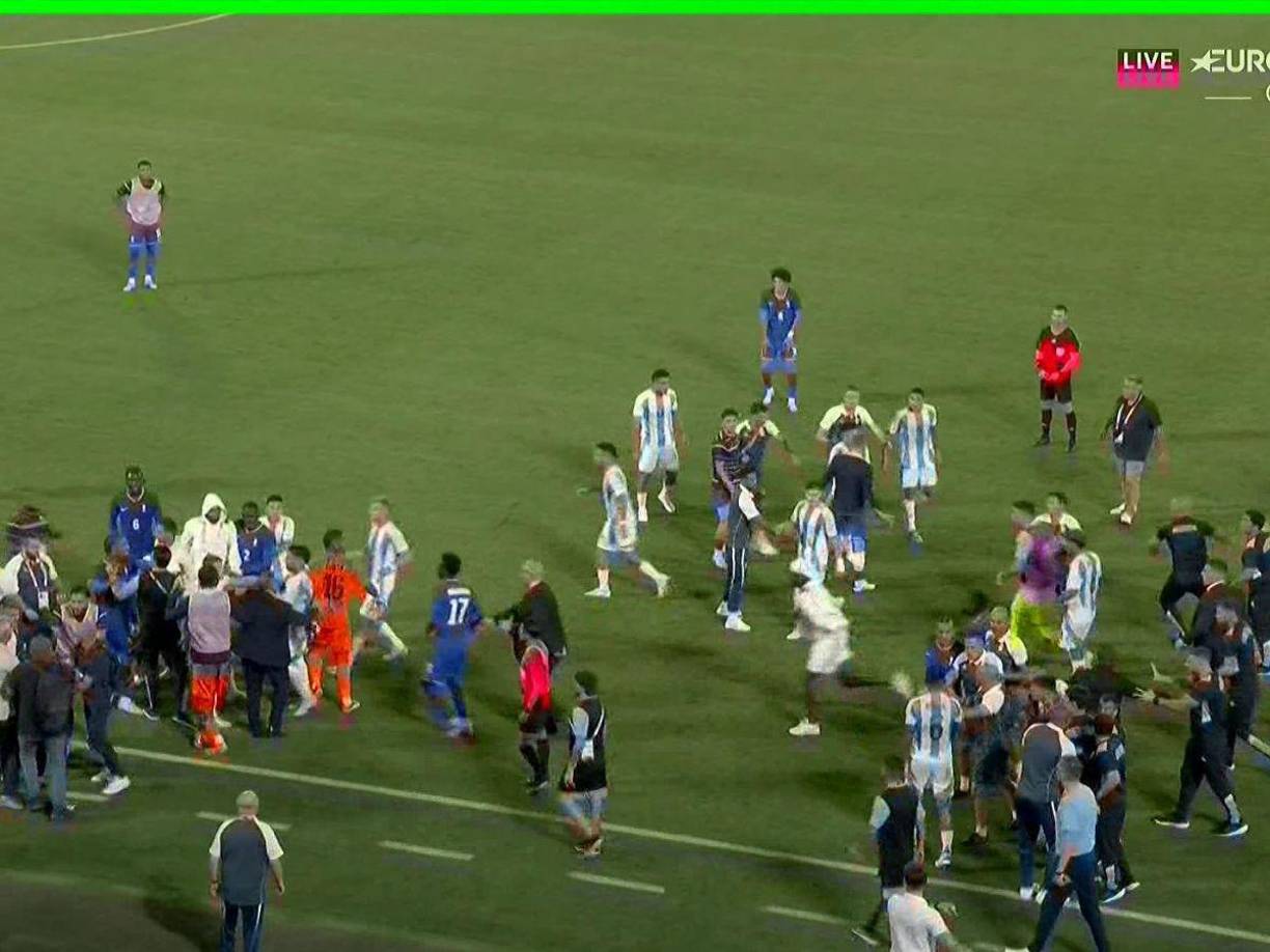La batalla campal incluso se fue hasta los vestidores del estadio ubicado en Burdeos. Ambas selecciones protagonizaron uno de los momentos más bochornosos de los Olímpicos de París 2024.