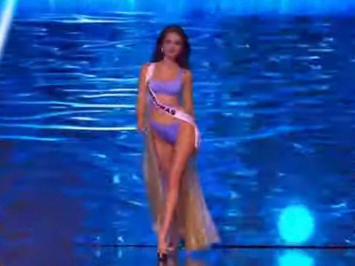 Stephanie Cam impactó con su cuerpazo en su pasarela en traje de baño en Miss Universo.