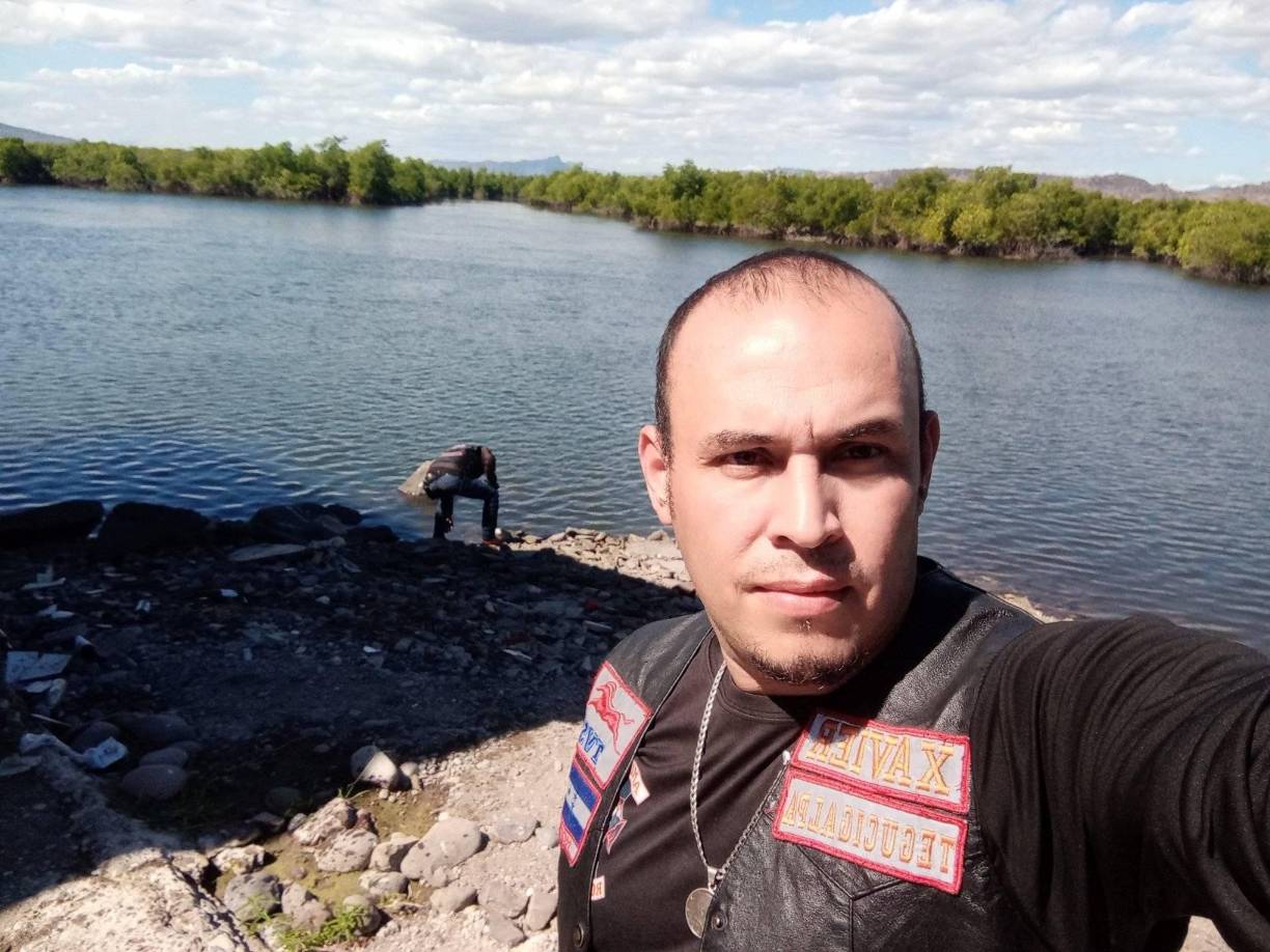 Víctor en todo momento se mostró tranquilo.Incluso estuvo en el momento en que los policías revisaban su carro.