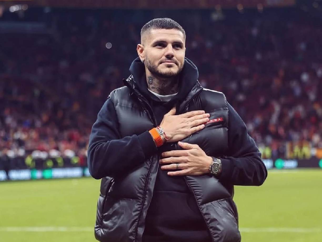 “Hola Norita querida, apareciste por suerte. Qué raro que no apareciste el viernes cuando mi abogada te envió la resolución del juez de que las nenas tenían que estar conmigo hasta el día 25/12/2024”, comenzó el jugador. 