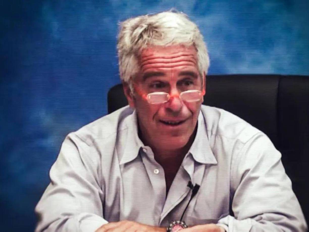 La presencia de algunos personajes famosos, eso sí, no implica que cometieran delito alguno o solicitaran los servicios de las menores de las que abusaba Epstein. En algunas ocasiones, de hecho, su relación con el caso es por simple coincidencia en algún evento o por algún viaje compartido, sin que existan pruebas de una hipotética implicación en los delitos del multimillonario.