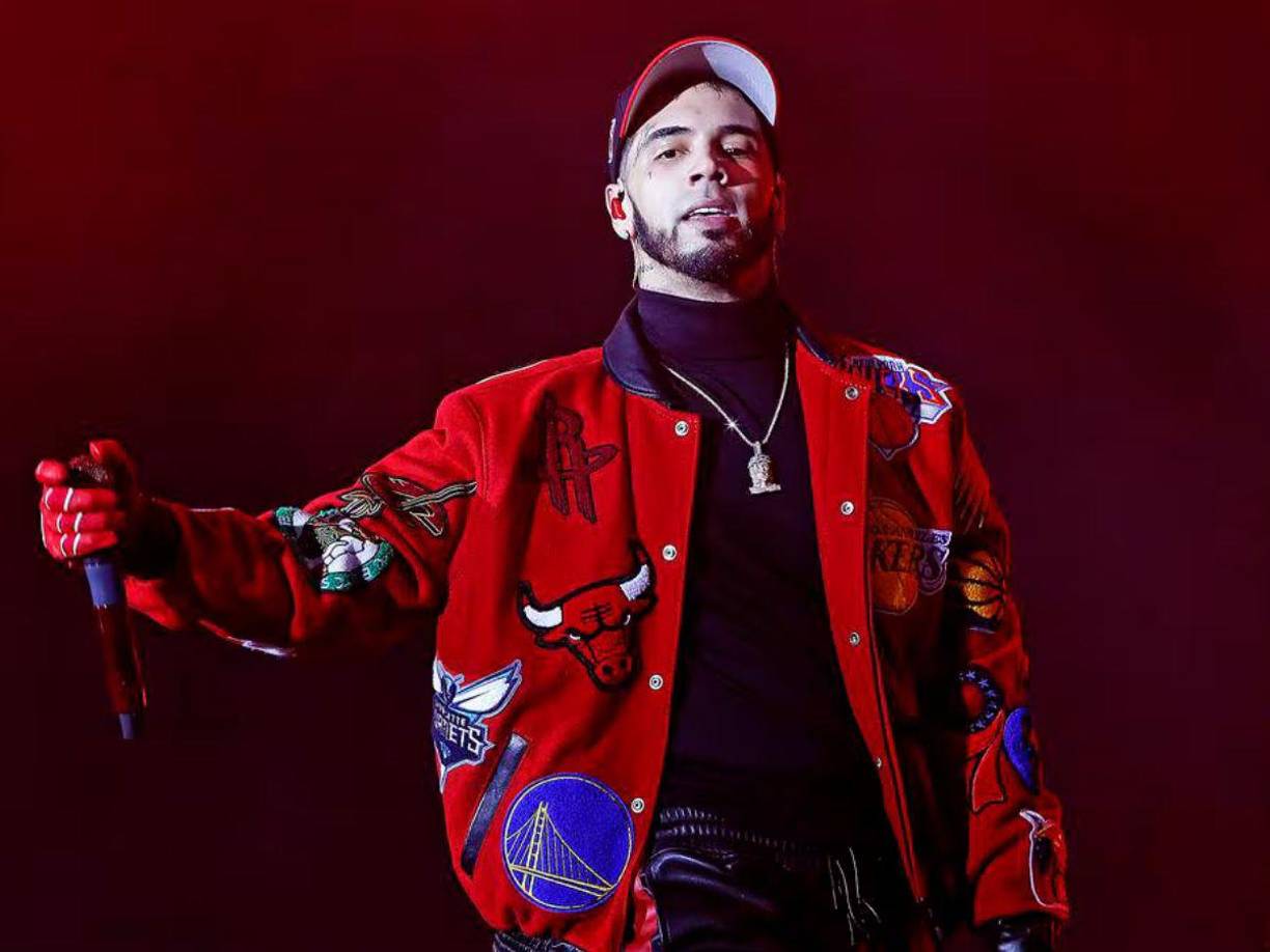 La participación de Anuel en La Velada del Año 4 estuvo envuelta en abucheos, una hora de retraso y solo ocho minutos de actuación.