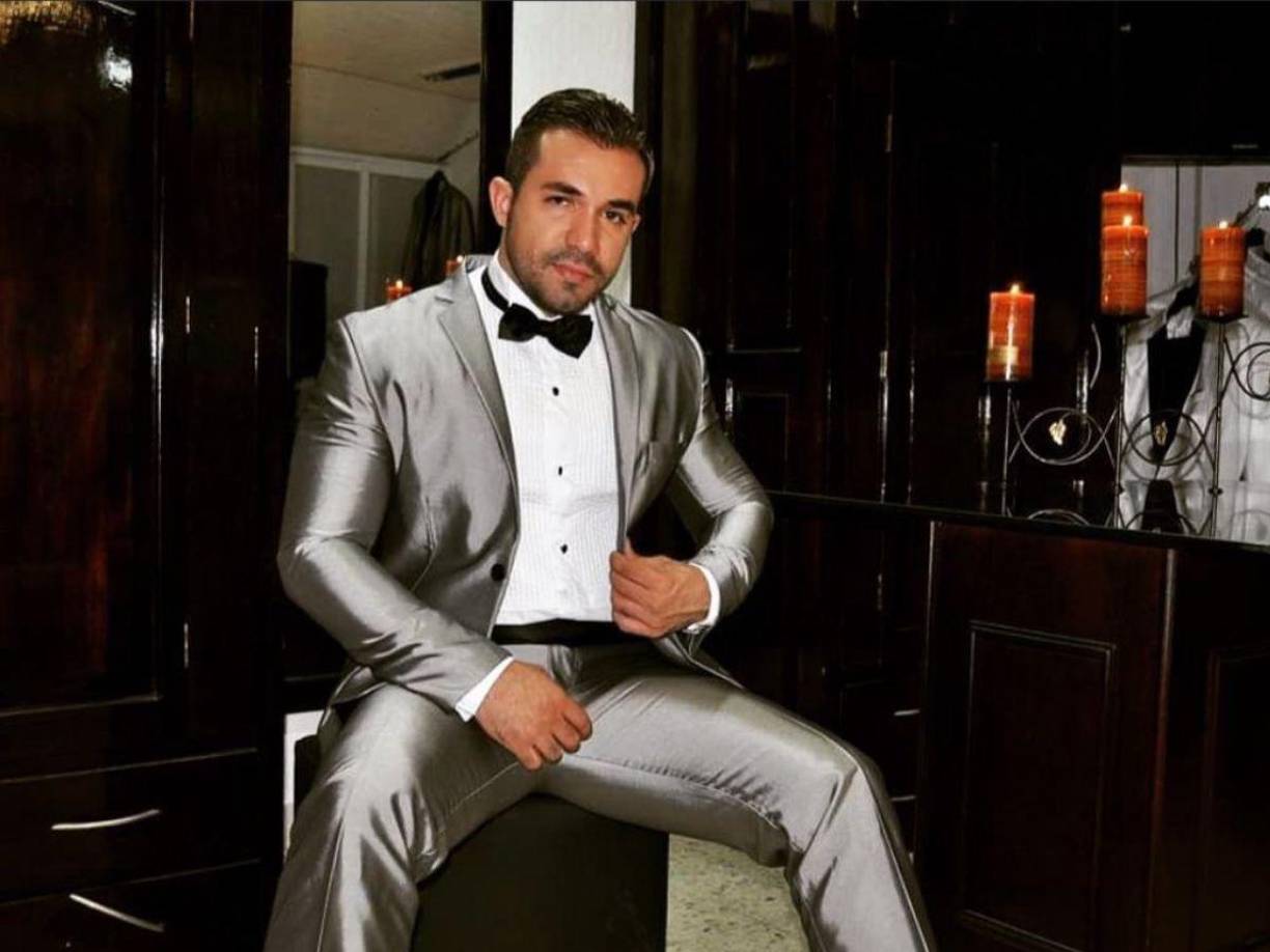 A sus 37 años, ha recibido algunas críticas por la diferencia de edad con Niurka, pero esto no parece afectarle a la pareja.