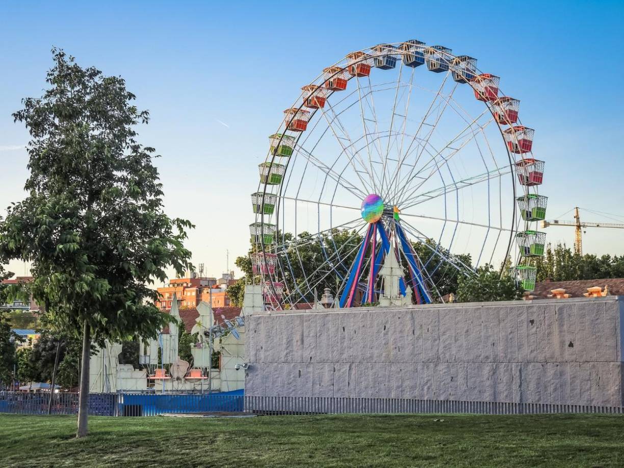 Un trágico accidente en una feria en el pueblo de Madhonagar, ha causado conmoción luego de que una adolescente de 13 años sufriera el desprendimiento total de su cuero cabelludo al enredarse su cabello en el juego mecánico de la rueda de la fortuna. 