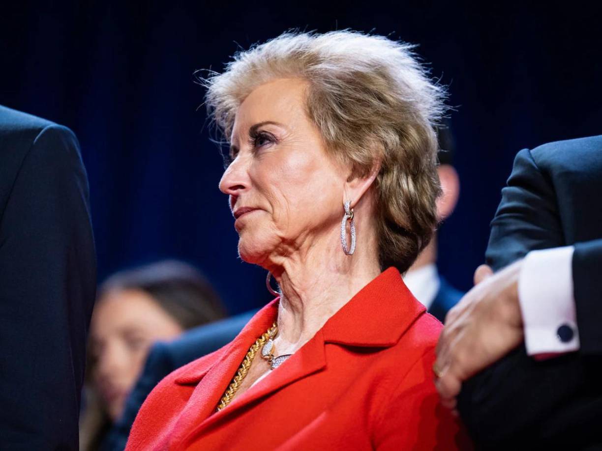 Fue nombrada en 2017 y renunció en 2019 para convertirse en presidenta de America First Action, un súper PAC (comité de acción política que puede recaudar fondos) pro-Trump.