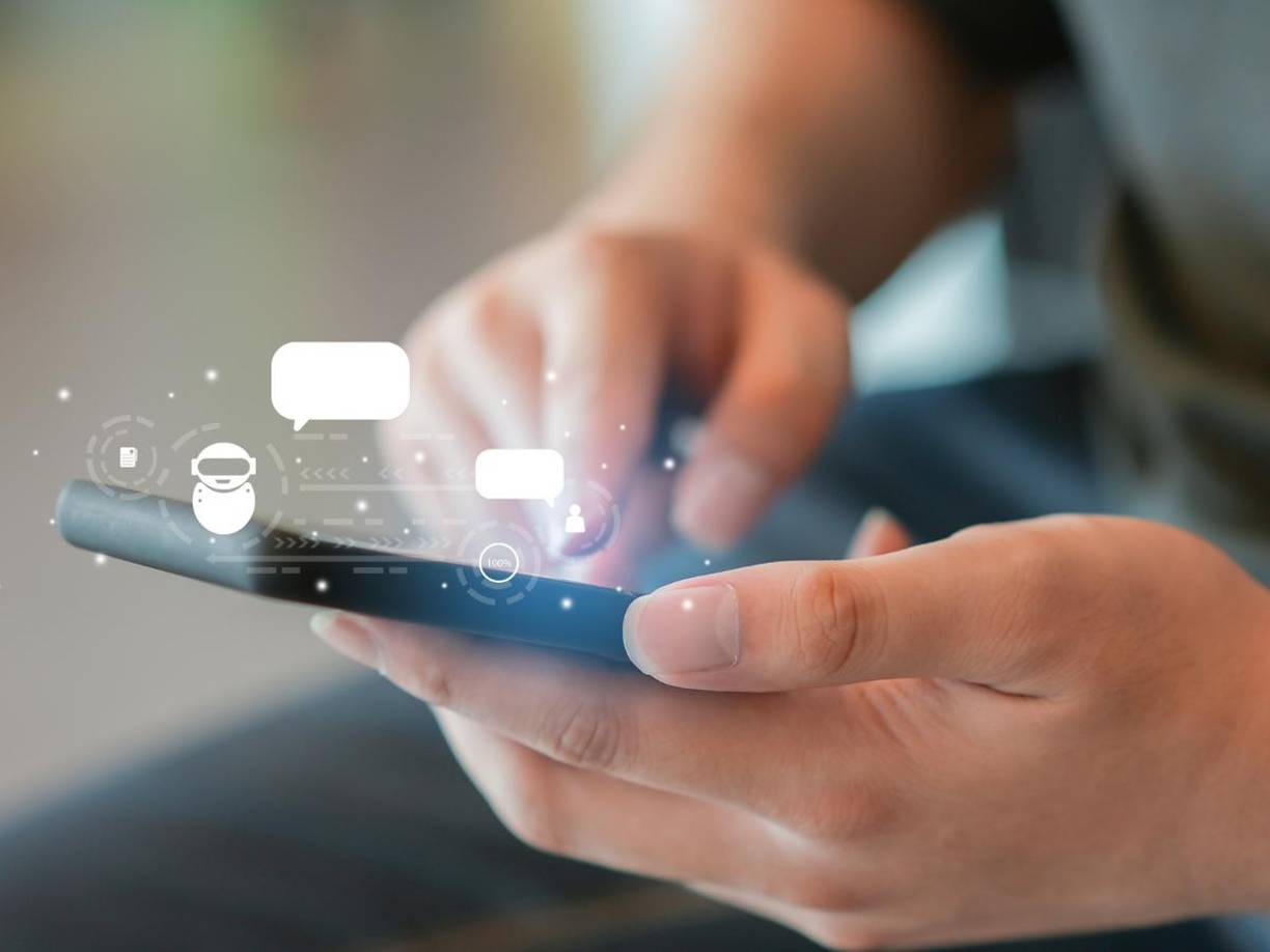 De igual forma, la comunidad mediática pidió a los creadores de las herramientas, la regulación de sus políticas.