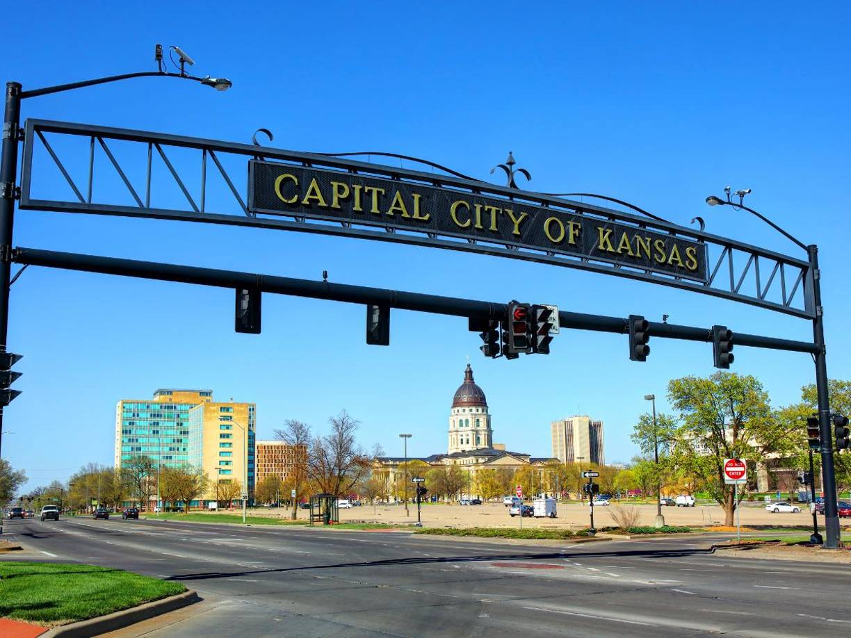 Para acceder al programa, es necesario contar con una oferta laboral de un empleador registrado en “Choose Topeka” y estar dispuesto a reubicarse en la ciudad.