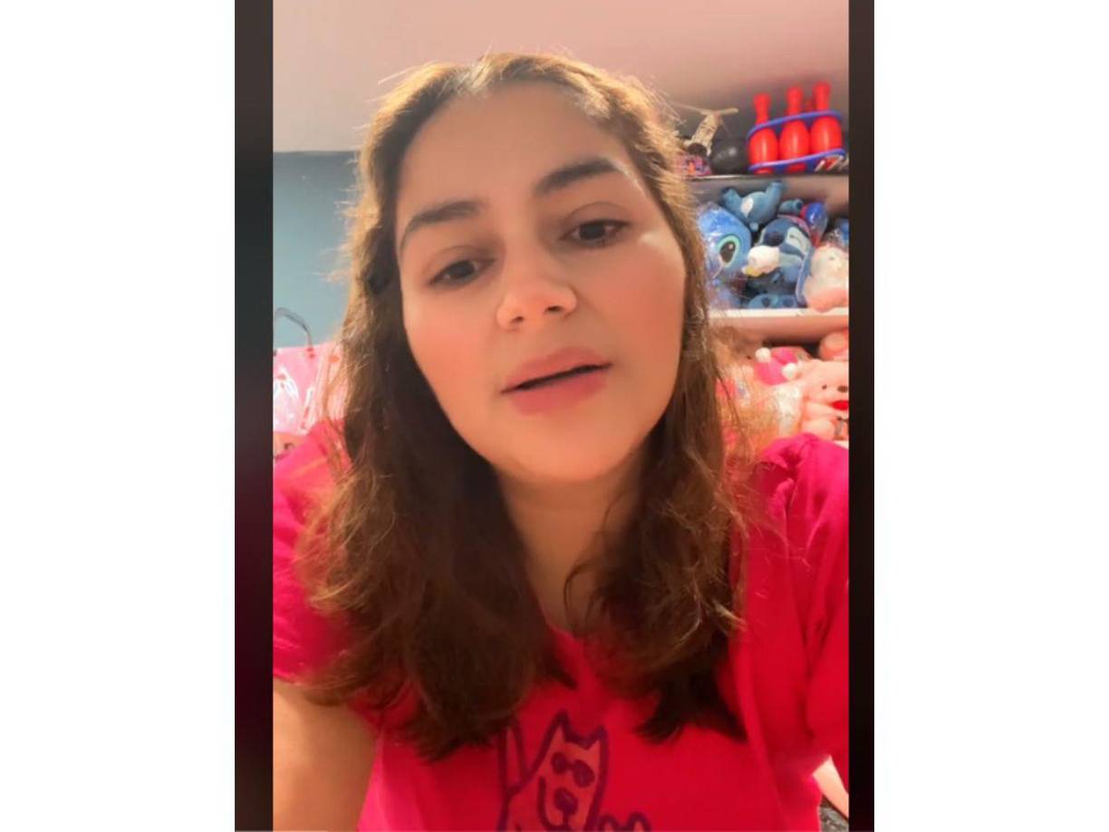 La influencer es conocida como “Rosy”, da a demostrar en su red social de TikTok su empredimiento de rosas eternas, cuenta con más de 34 mil seguidores.