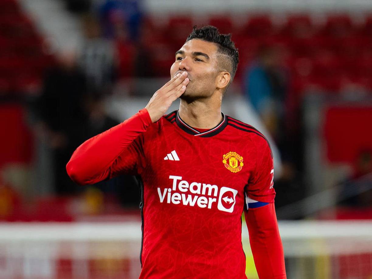 Ekrem Konur, el periodista especializado en mercado de fichajes, informa que el centrocampista brasileño Casemiro podría irse del Manchester United y su nuevo destino sería el fútbol de Arabia Saudita.