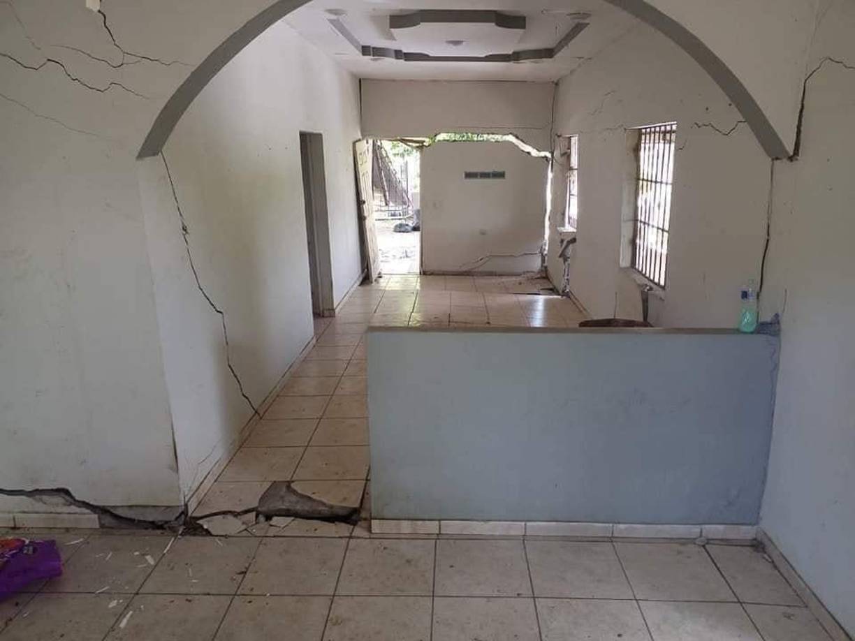 Walter Perdomo, alcalde de Villanueva, detalló que durante este proceso han recomendado a familias desalojar la zona para evitar una desgracia y que acompañarán a las familias de escazos recursos con ayudas.