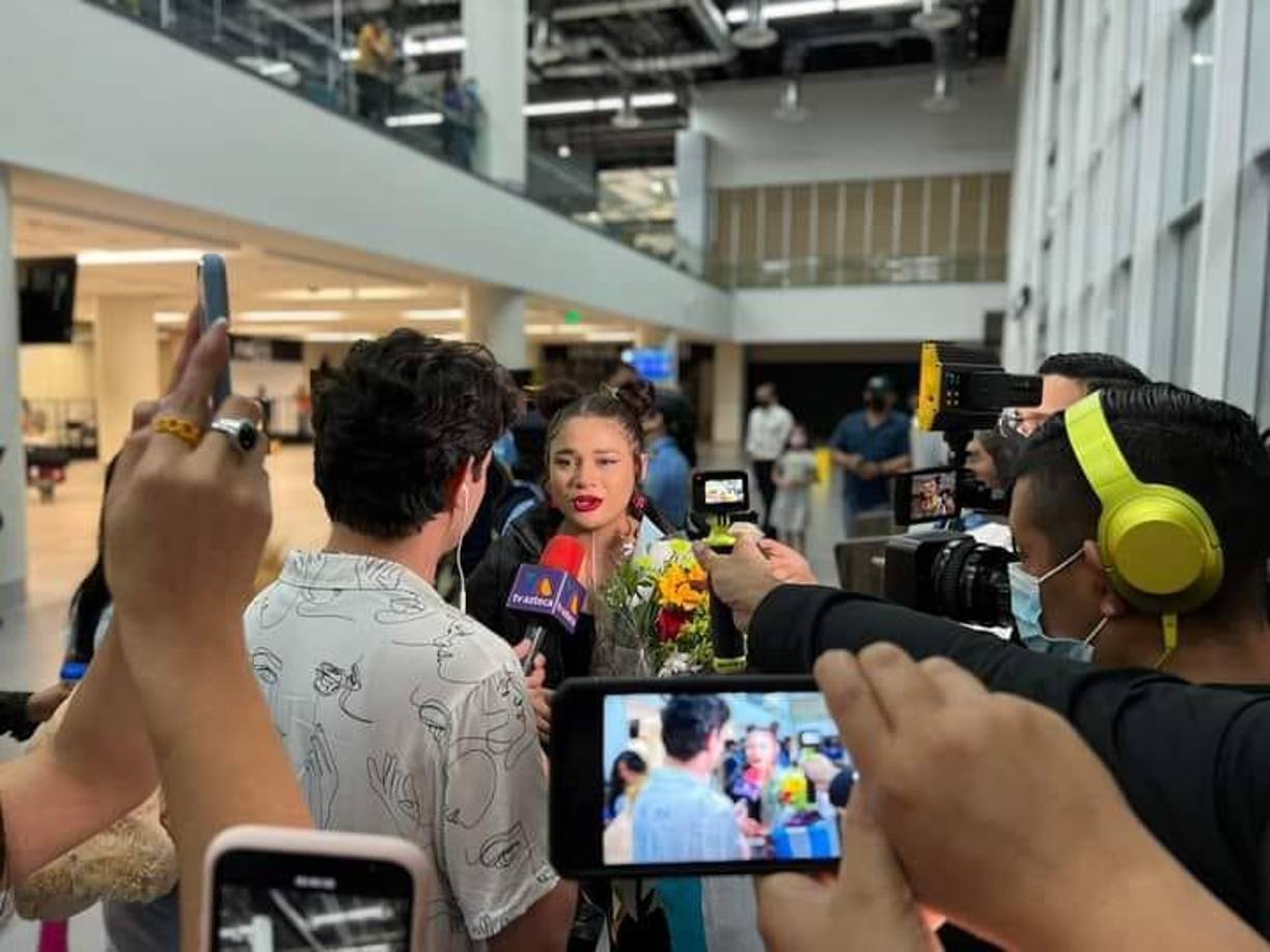 La denominada “Leona de Honduras” arribó a Comayagua, su tierra natal, y tendrá hoy domingo una firma de autógrafos en un centro comercial de Tegucigalpa.