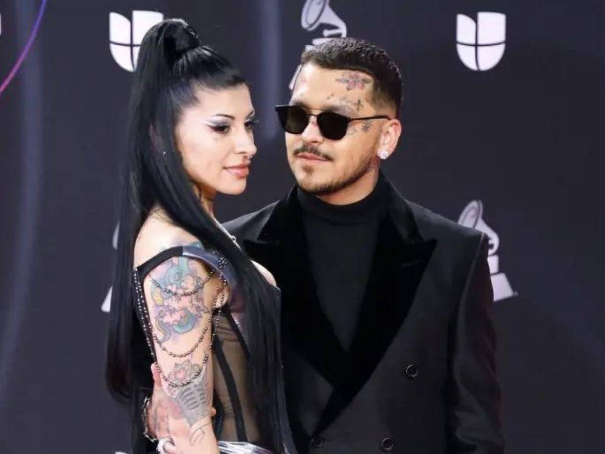 De acuerdo con la fuente que el medio entrevistó, la pareja se encuentra más feliz que nunca y que, de hecho, fue el propio Nodal quien se encargó a propagar la noticia entre los familiares y las amistades más cercanas de la pareja, expresando que sabían de la llegada de su primer hijo a finales de enero, motivo por el cual están en la espera que transcurran las primeras 12 semanas de embarazo, pues están son cruciales durante la etapa de gestación.