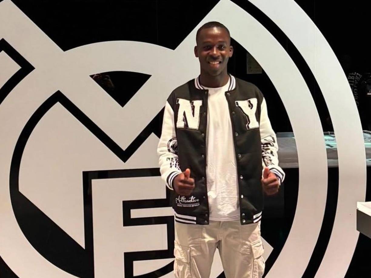 “Es un sueño para mí y para mi familia. Estoy muy feliz y dispuesto a dar lo mejor de mí por este club. Hala Madrid”, declaró el central de 18 años, nuevo fichaje del Real Madrid.