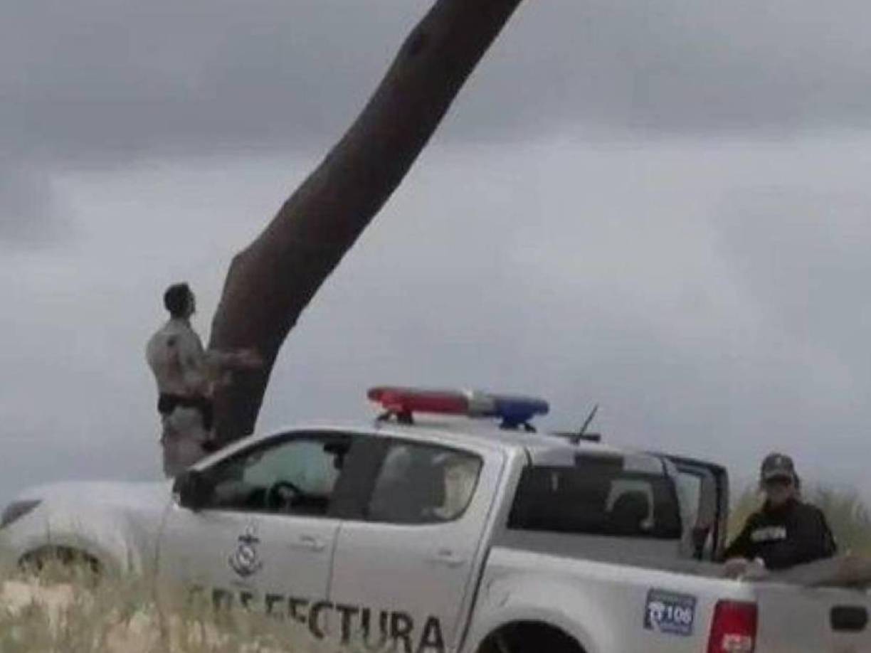 El propio hombre avisó a las autoridades de la decisión que iba a tomar. Eso sí, la policía respondió rápido e intentó por todos los medios convencerlo de que no lo hiciera.