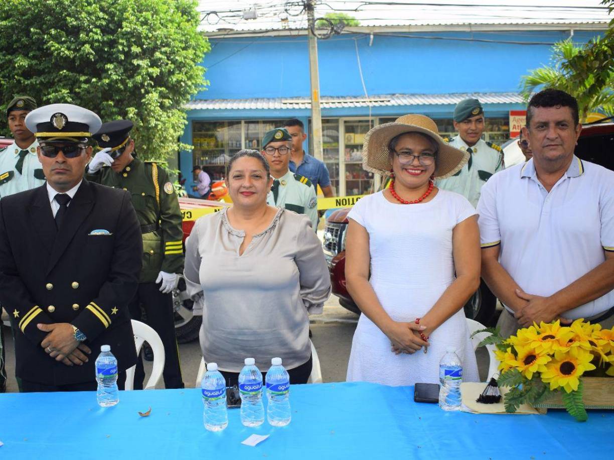 Los actos protocolarios de la izada de la bandera Nacional de Honduras fueron encabezados por las autoridades de la Dirección Departamental de Educación de Cortés, por su directora Luz Azalea Tercero y por estudiantes de diferentes Centros educativos del departamento.