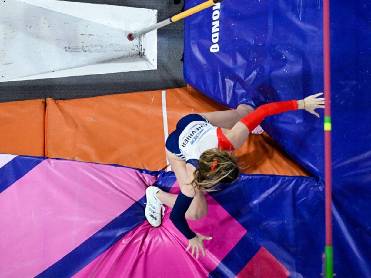 En el Emirates Arena de Glasgow, lo que prometía ser una jornada histórica para la atleta francesa Margot Chevrier, se transformó en un episodio de angustia y dramatismo durante la final del Mundial indoor de atletismo.