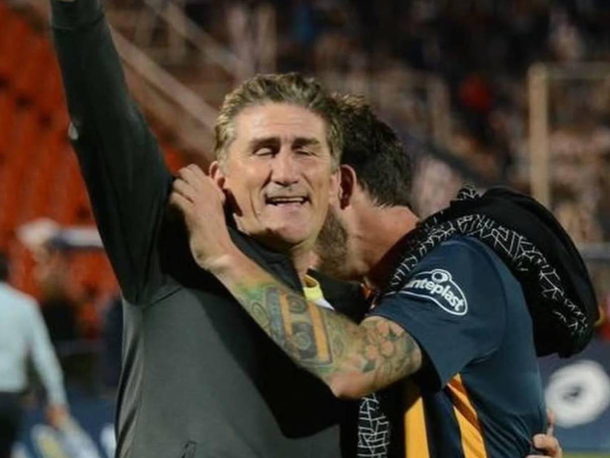 A principios de 2019, el Patón dejó sus funciones como DT de Rosario Central y se desligó completamente del fútbol. Su entorno detectó que tenía extraños síntomas y decidieron someterlo a una serie de estudios 