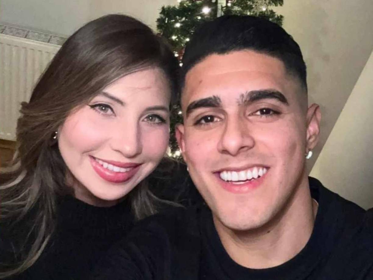 Luis Palma y su esposa se vistieron de negro y así juntos subieron una foto a sus redes sociales, dándole la bienvenida al 2025.