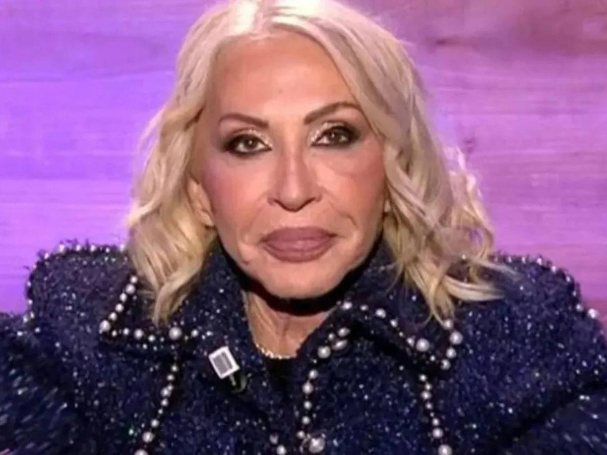 Parece ser que todo sucedió el pasado 2 de diciembre, cuando en un tribunal de la Ciudad de México se llevó a cabo una audiencia incidental en la que Laura Bozzo compareció junto a su equipo legal para enfrentar una demanda interpuesta por los actores a raíz de algunas declaraciones públicas realizadas por Bozzo en diversos programas de televisión, donde acusó a Soto de haber dejado a su exesposa, Geraldine Bazán, por mantener una relación con Baeva, a quien calificó despectivamente como “quitamaridos”.