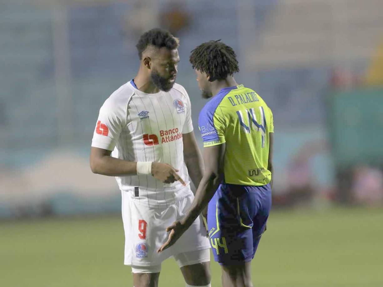 Jorge Benguché se las tuvo con Edson Danilo Palacios.