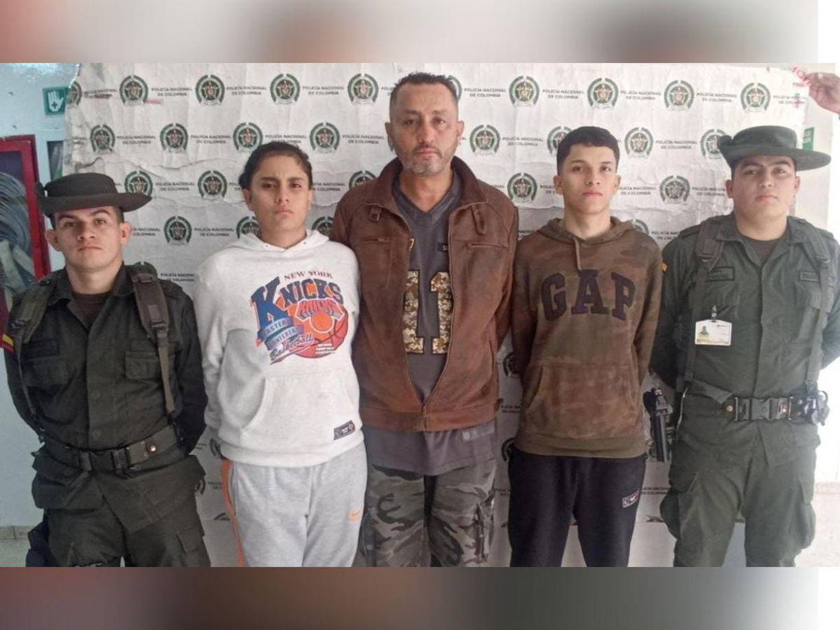 La Policía Antinarcóticos de Colombia dio a conocer la mañana del lunes 4 de septiembre la captura de cuatro personas que intentaban salir del país a través del Aeropuerto Internacional El Dorado, llevando consigo cargamentos de cocaína. 