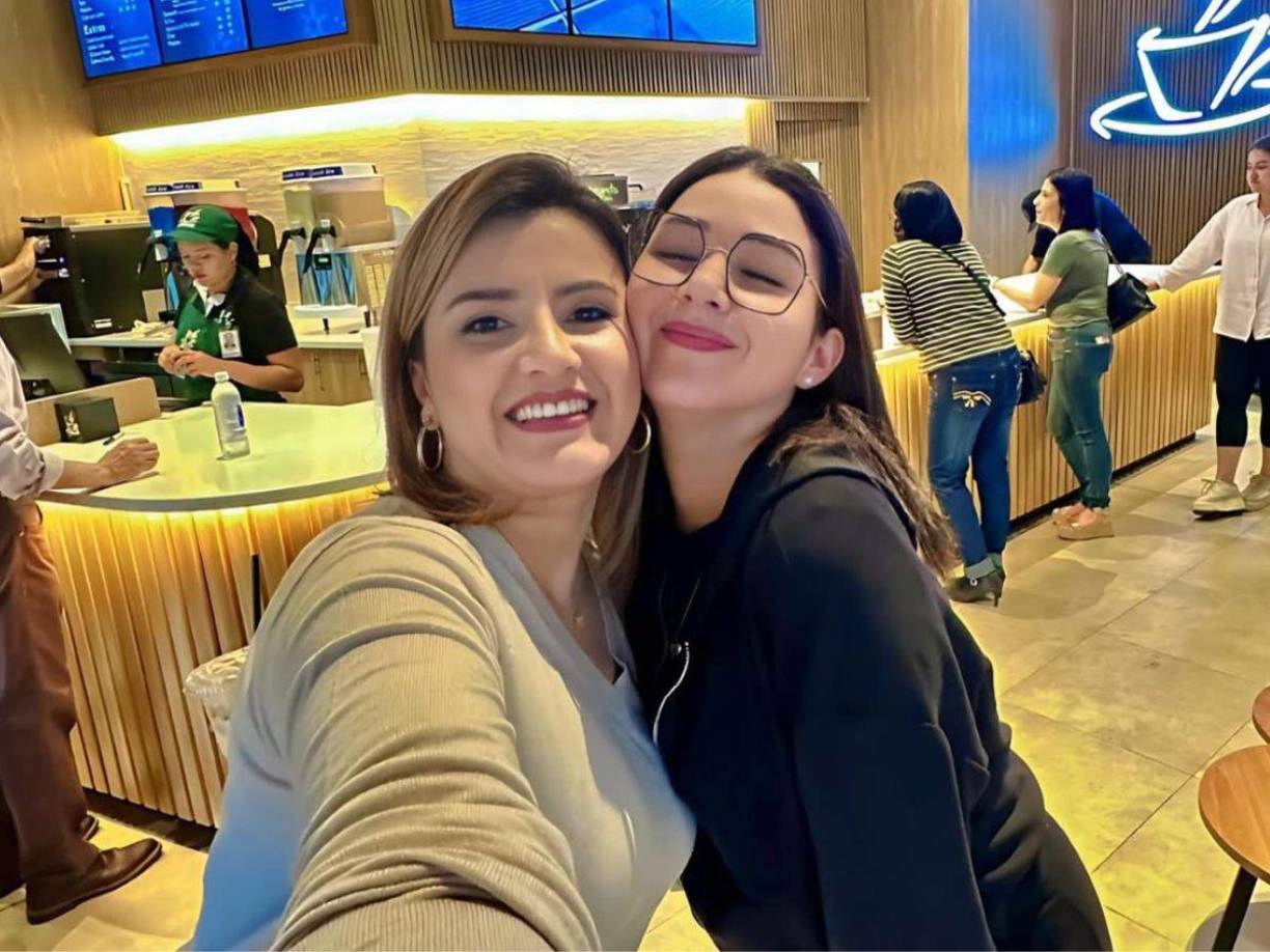 La emotiva publicación fue compartida con esta fotografía donde se les observa muy felices. 