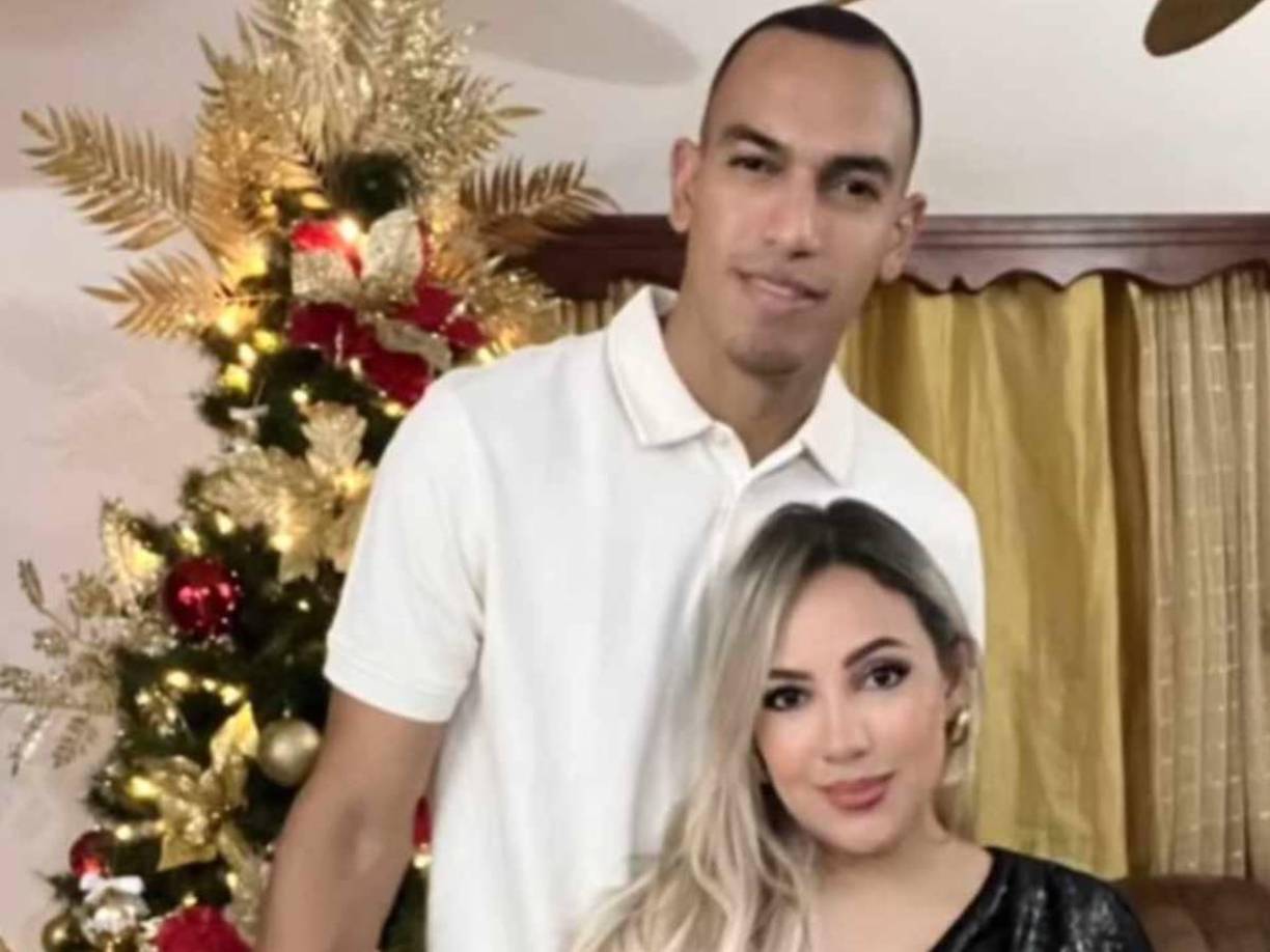 Devron García subió una foto a sus redes sociales junto a su esposa con quien ya tiene una pequeña bebé.