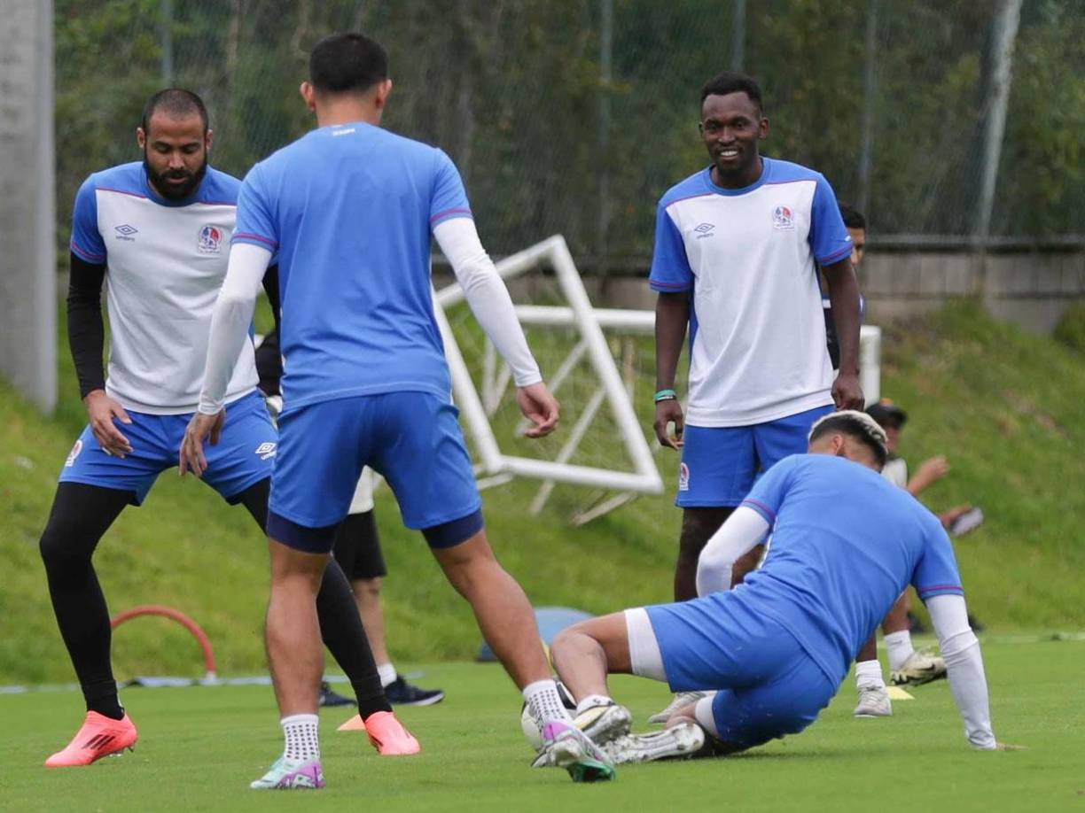 Alberth Elis no juega de manera profesional desde su operación craneal en Francia, luego de recibir un fuerte golpe en un partido del Girondins de Burdeos de Francia. Aún se desconoce si está buscando una oportunidad en el Olimpia, pero está claro que es un jugador de la casa blanca.