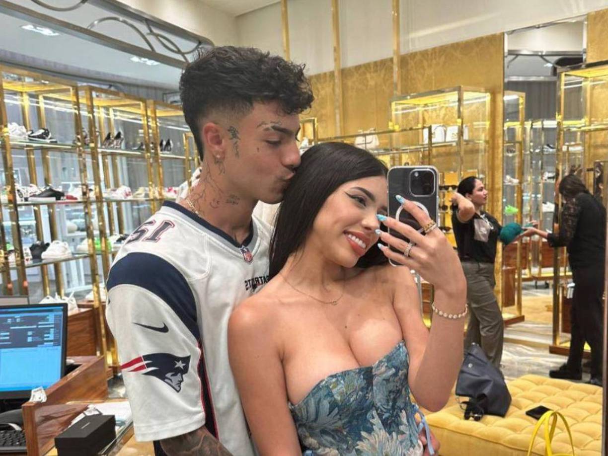 Mediante una serie de publicaciones en Twitter y en un video de TikTok, la veracruzana dijo que estaba esperando un bebé con quien sería su pareja sentimental, Naim Darrechi.