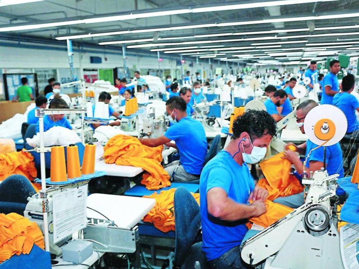 La empresa privada, la clase trabajadora y el Gobierno de Honduras lograron este lunes un incremento al salario mínimo, en base a las actividades económicas, que oscila entre el 5.5 y el 7%, el cual será retroactivo desde el 1 de enero y regirá para 2024 y 2025.