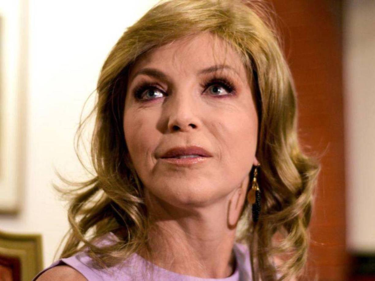 La actriz y cantante Laura Flores reveló que no se encuentra bien de salud debido a problemas constantes de gastritis y reflujo, por lo que luego de realizarse un estudio llamado manometría, deberá someterse a un tratamiento para combatir dichos padecimientos.