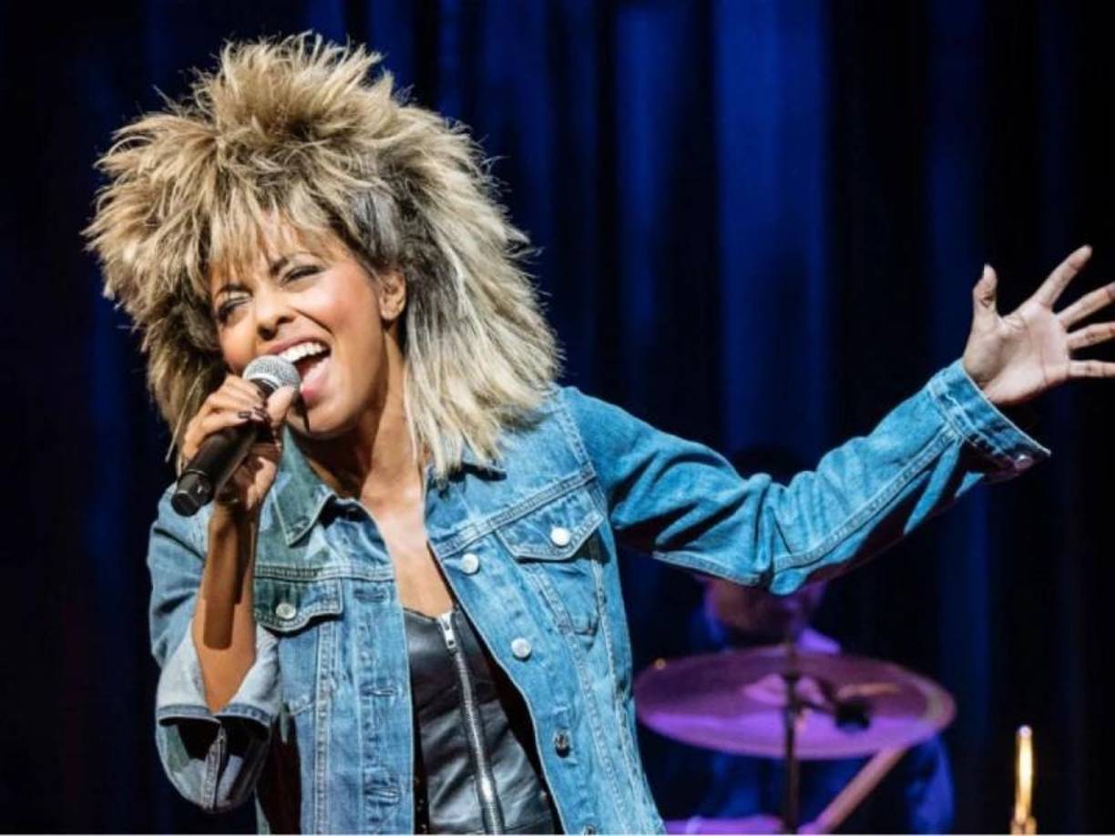 A fines de los 50, comenzó su carrera como cantante, al formar parte de un grupo que dirigía Ike Turner, con quien se casó dos años después.