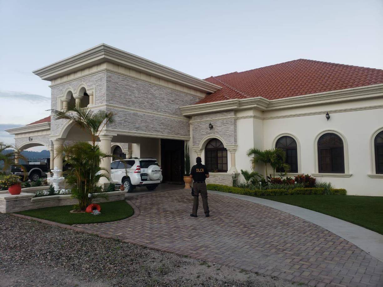 La Operación Arcano se ejecutó el 25 de noviembre de 2019 en los departamentos de Cortés y Copán, en donde se efectuaron ocho allanamientos de morada, siete inspecciones a negocios y 353 aseguramientos.