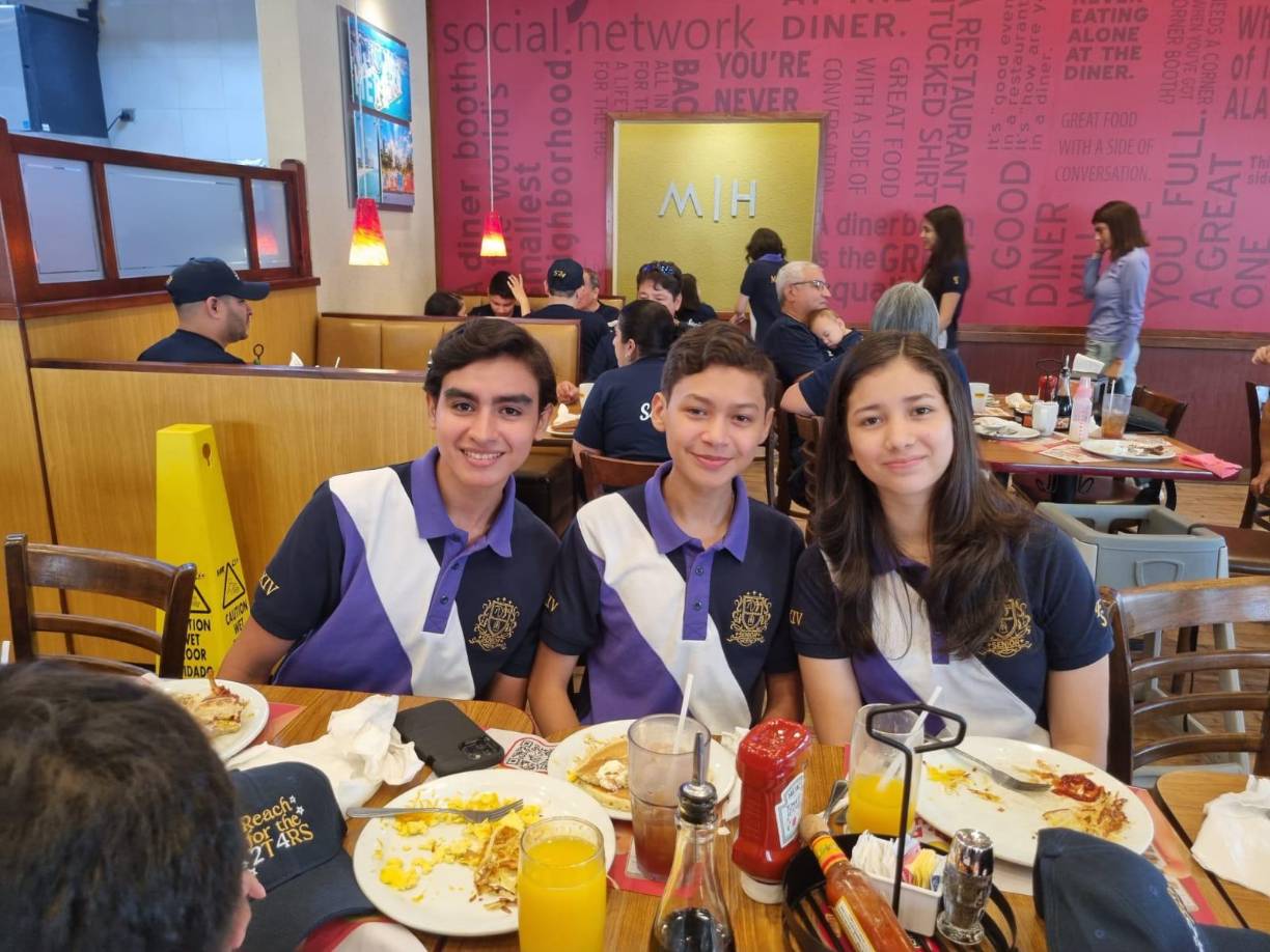 Isaac Mejía, Erick Maldonado y Bella Betancourt