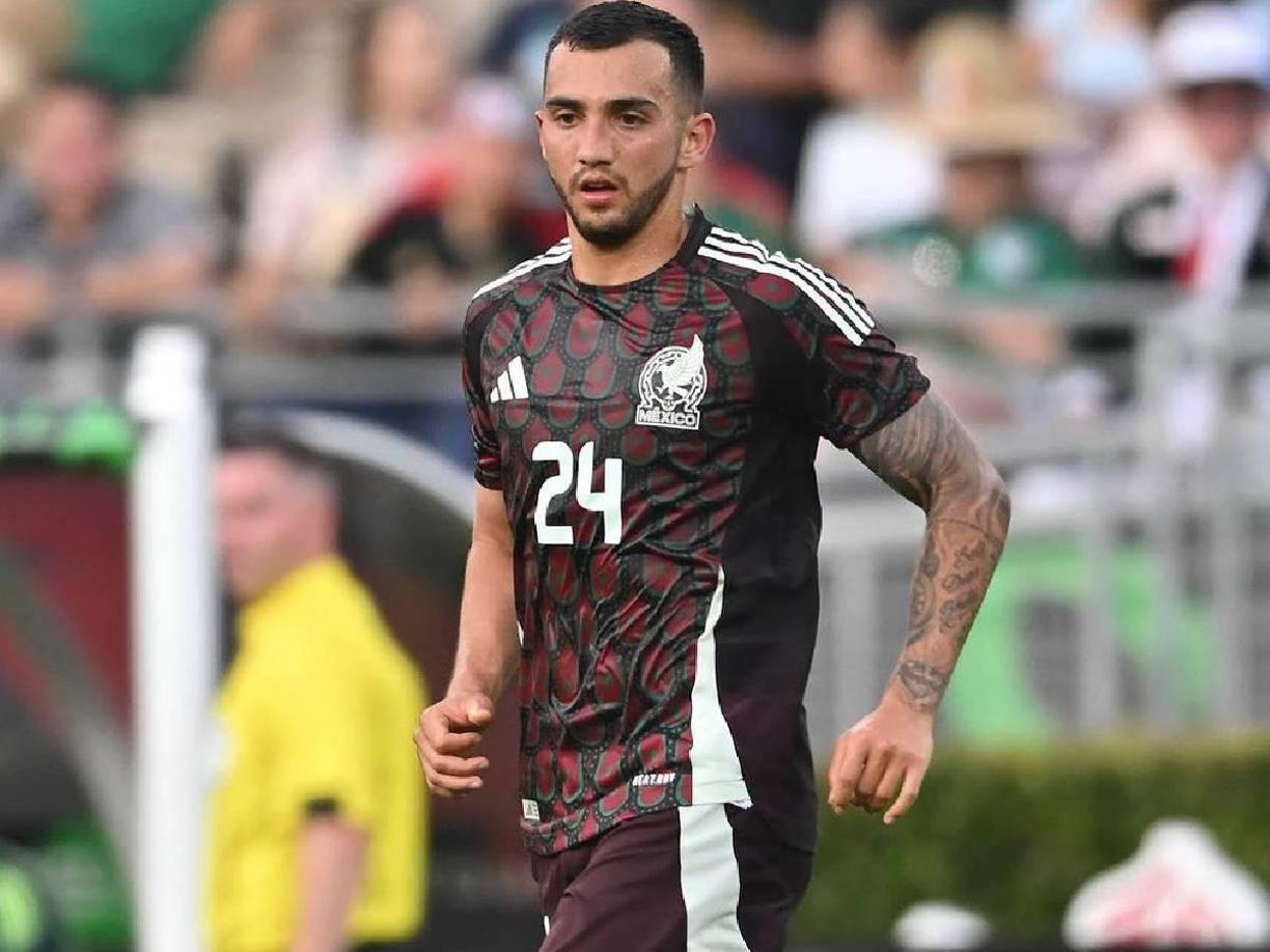 Mediocampo: Luis Chávez (Dinamo Moscú) también es titular indiscutible para la Selección Mexicana por el costado derecho.