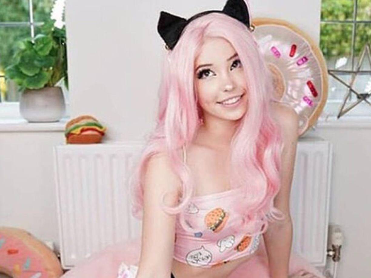 Actualmente, Belle factura más de un millón de dólares mensuales y vende contenido bastante explícito y hardcore.