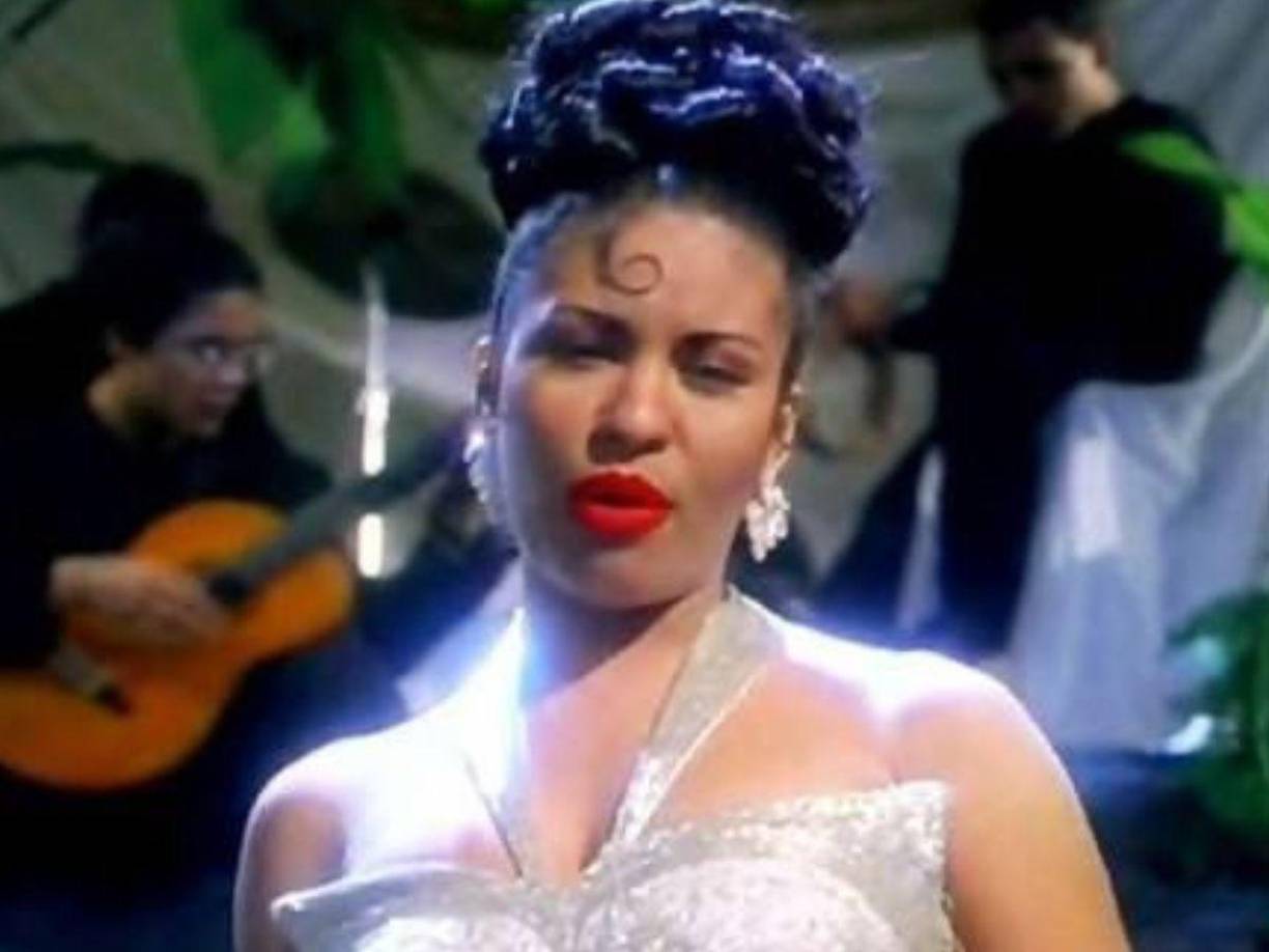 Selena Quintanilla era una cantante de origen mexicoestadounidense, recordada por sus grandes éxitos musicales.