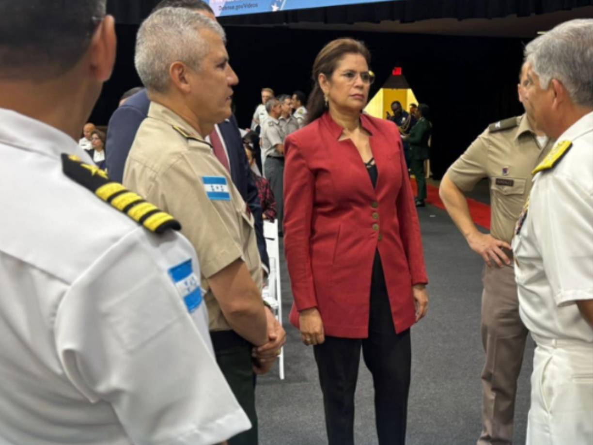 Holsey tomó hoy el relevo de Laura Richardson, de 60 años, quien en 2021 asumió la jefatura del Comando Sur y se convirtió en la primera mujer en dirigir esta organización responsable de la cooperación de EEUU en materia de defensa y seguridad con países socios en América Latina y el Caribe.